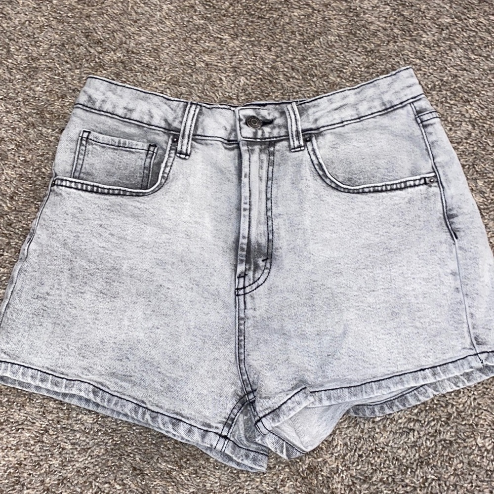 Vintage Black Highwasted Mom Shorts!!